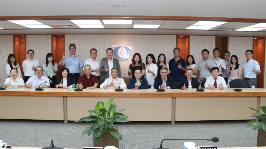 10/7 中華都市更新全國總會江宏志理事長率領都更總會理監事來訪信保基金