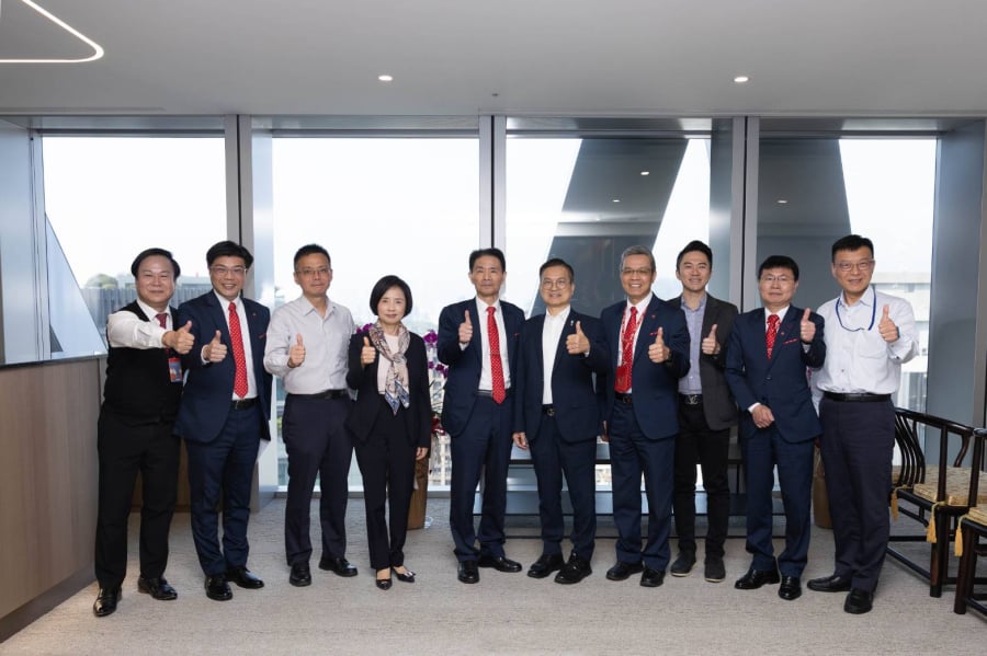 03/10-信保基金魏明谷董事長率同仁拜會上海商業儲蓄銀行總行進行業務交流