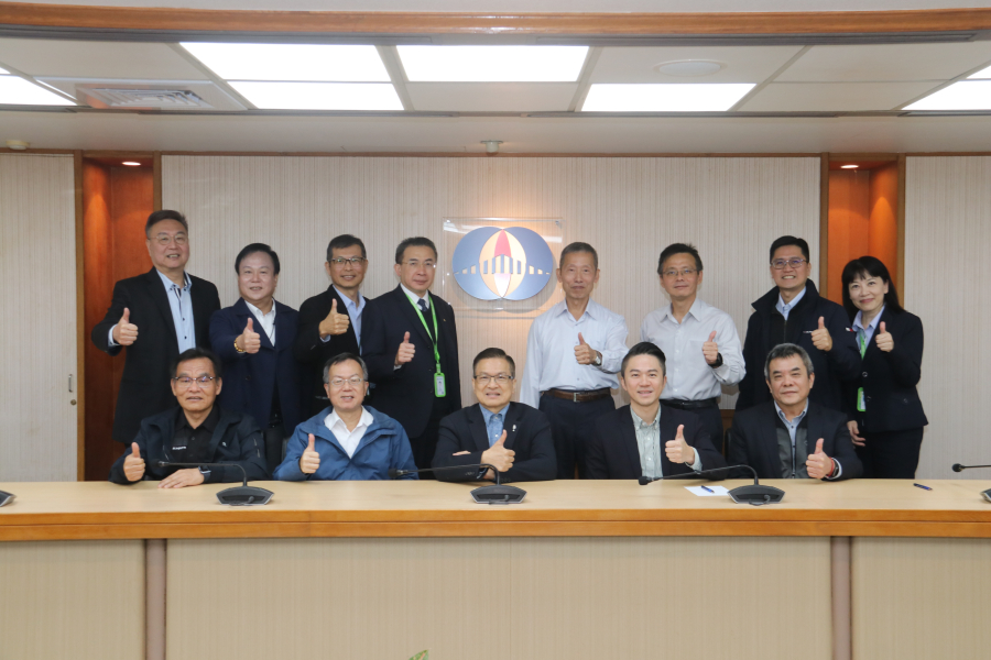 3/4-銀行企業工會多位貴寶前來信保基金，與魏明谷董事長率領之信保團隊展開深度業務對話