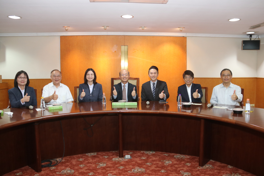 致理科技大學黃博怡副校長率領財務金融系師生拜訪信保基金郭裕信總經理